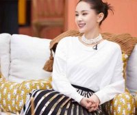 王子文白色T恤配珍珠项链,显贵又洋气