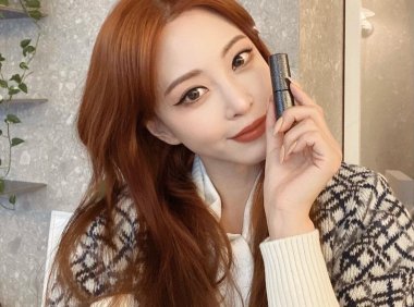 枫糖红棕、深焙黑茶,这4款衬出好气色的春夏发色欣赏