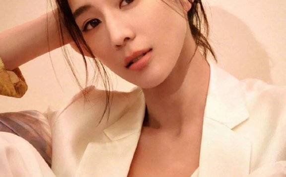 张钧甯春季写真，靓丽多姿太惊艳！