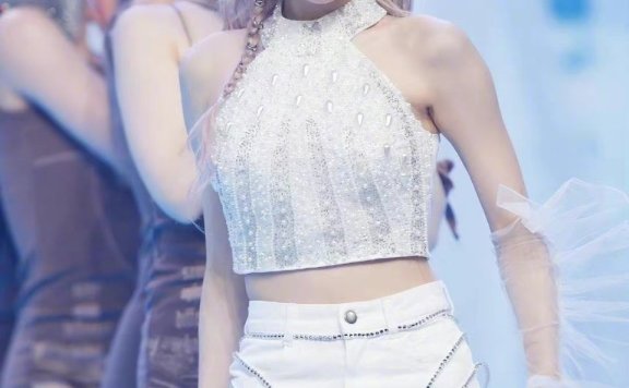 韩国女爱豆金泰妍舞台表演唱跳俱佳图片