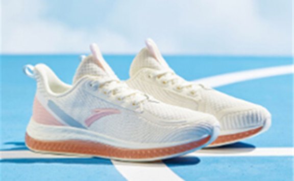 安踏是什么档次的牌子 安踏和李宁哪个质量好