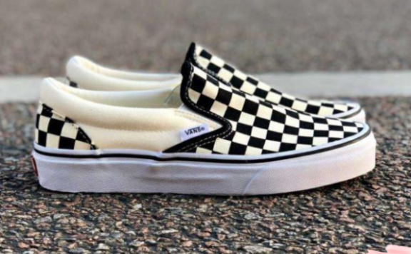 vans棋盘格是米色还是白色 vans棋盘格有几种有什么区别