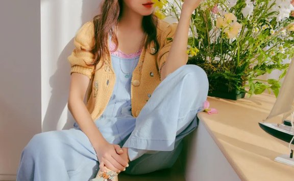像森林走出的仙气女生:今年春天把孔晓振碎花+丹宁穿搭公式学起来