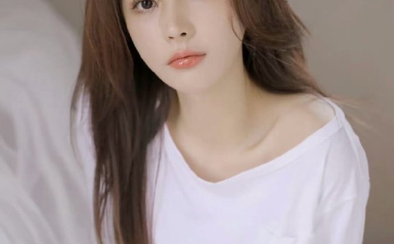 气质美女长发披肩小露香肩优雅迷人私房写真