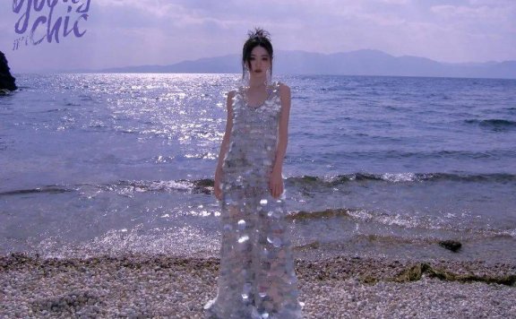 徐璐人鱼小姐美图大秀事业线!雪肤玉貌太性感火辣