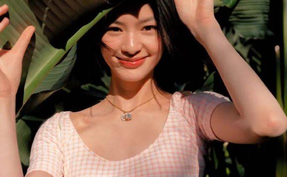 邱天晒靓丽写真秀大美腿！身材曼妙性感美艳