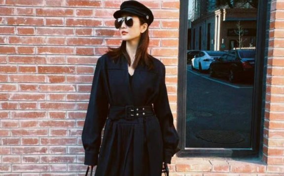 王鸥复古穿搭真高级,黑裙穿搭越看越有超模范