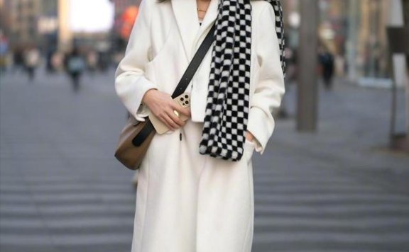 杭州街拍:这几套穿衣打扮值得年轻女孩们去学习