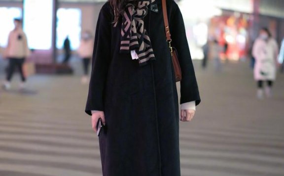 黑色穿着不够惊艳?看杭州潮人街拍大气时尚很有型