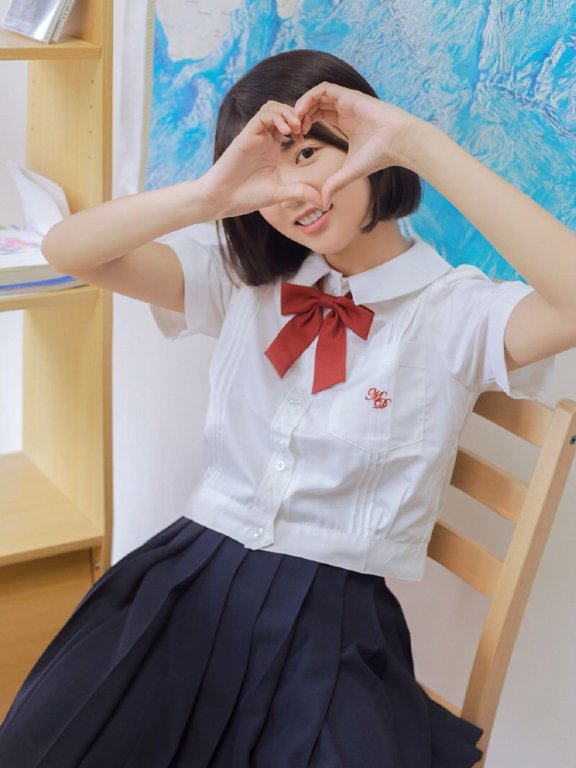 穿JK制服的美女学生妹齐肩短发清纯写真图片
