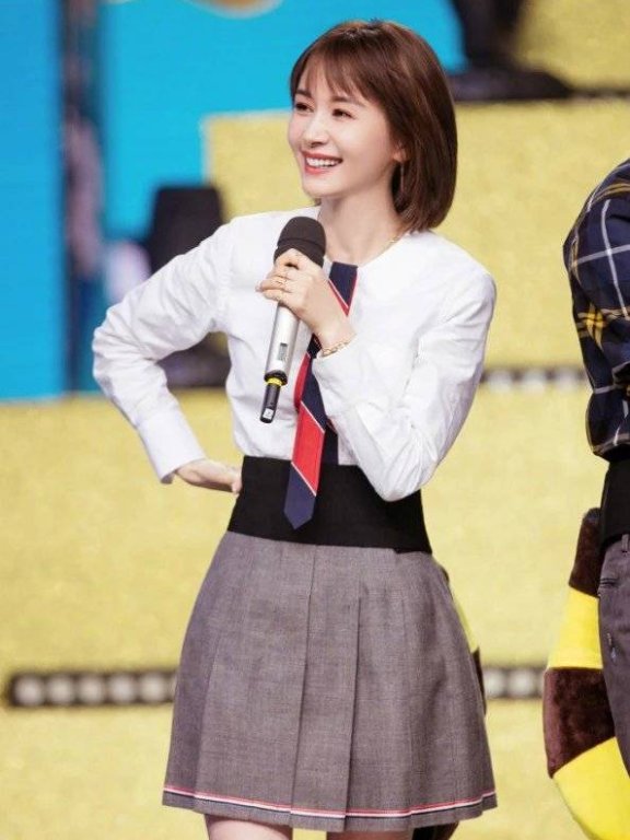 王子文首次挑战穿制服,看到效果后惊呼:曲妖精真不是白叫的