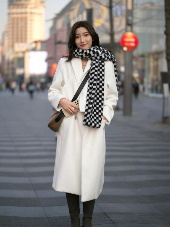 杭州街拍：这几套穿衣打扮值得年轻女孩们去学习