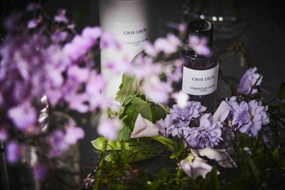 花艺与香薰的绝妙结合:Dior携手花艺师东信康仁诠释全新香氛之作