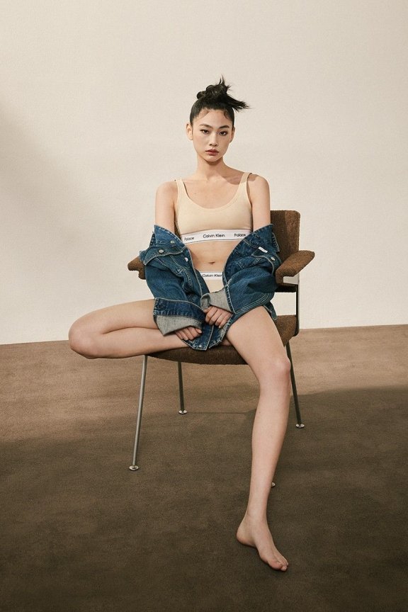 两位人气巨星助阵!郑浩妍朴叙俊为Calvin Klein x Palace拍摄广告