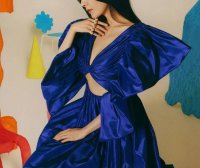 杨幂彩色秘境封面超惊艳!雪肤玉貌大美腿太性感迷人