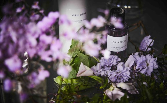 花艺与香薰的绝妙结合：Dior携手花艺师东信康仁诠释全新香氛之作