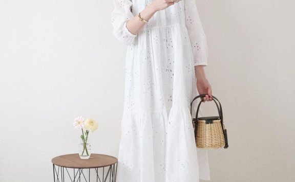 一沁优雅古典:ZARA镂空刺绣连身裙,攻占IG成热捧单品!