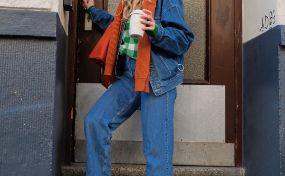 别只穿黑白灰!这3位偏好亮色穿搭的时尚博主穿搭,你也会想跟上撞色趋势