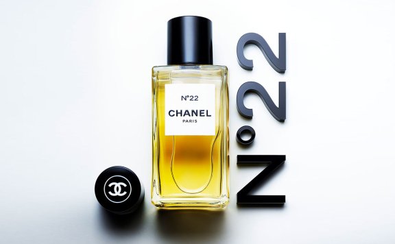 传奇香水N°5 的变化版:CHANEL N°22 那一闻就爱上的淡雅!