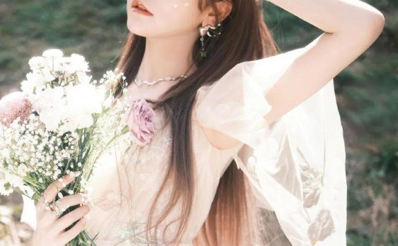 张紫宁婚纱美图大秀白皙香肩,魅力十足!