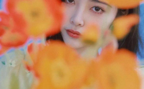 许佳琪春日美图大秀白皙香肩,俏皮可爱少女感满满!