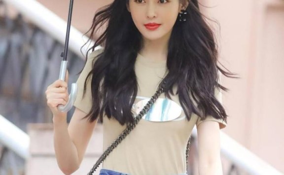 张天爱参加浪姐3私服造型舒服，看身材像18岁少女