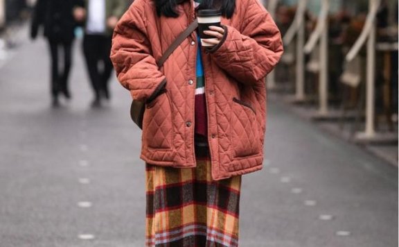 有气质的穿搭是什么样子的?看素人街拍穿衣普通却显高级