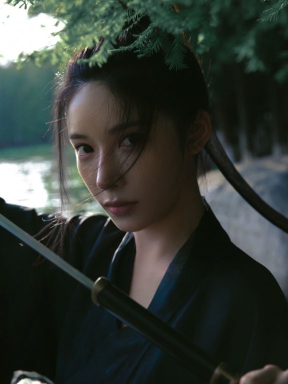 柯乃予红黑古风造型尽显江湖侠女气质写真