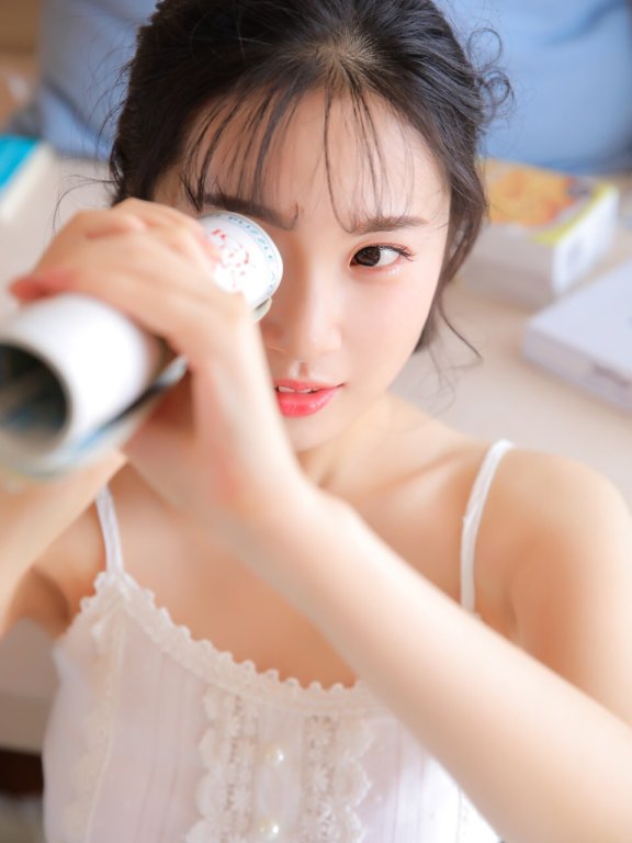 短发美女漂亮脸蛋精致侧颜清纯动人私房图片写真