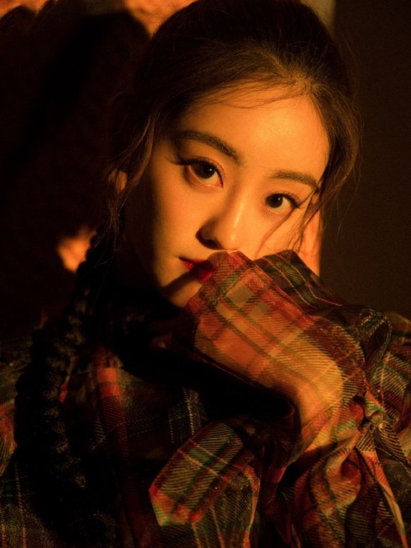 影视女演员祝绪丹时尚杂志精致面容封面图片写真