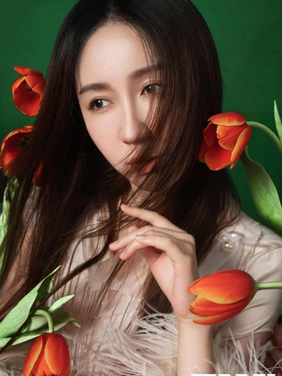 娄艺潇质感色彩写真超靓!在温柔和成熟之间无缝切换!