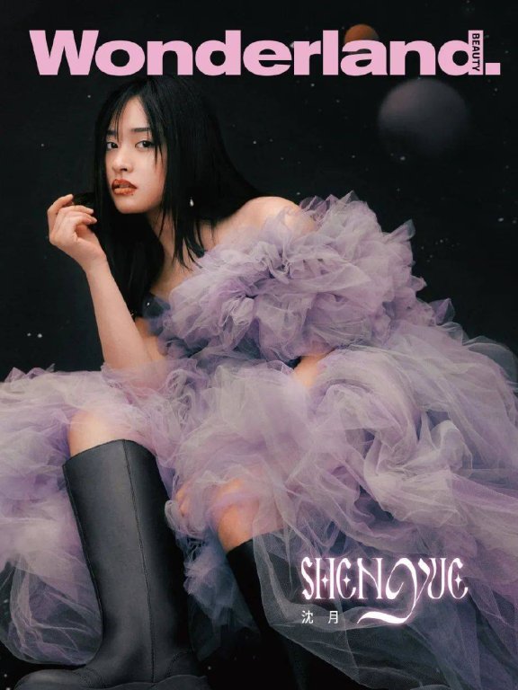 沈月写真浓妆艳抹大秀白皙香肩,造型大胆吸睛太美艳!