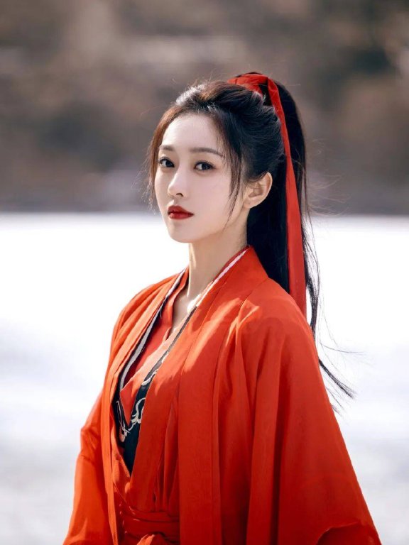 宣璐晒古装红衣造型太绝了!艳若桃李美得让人窒息