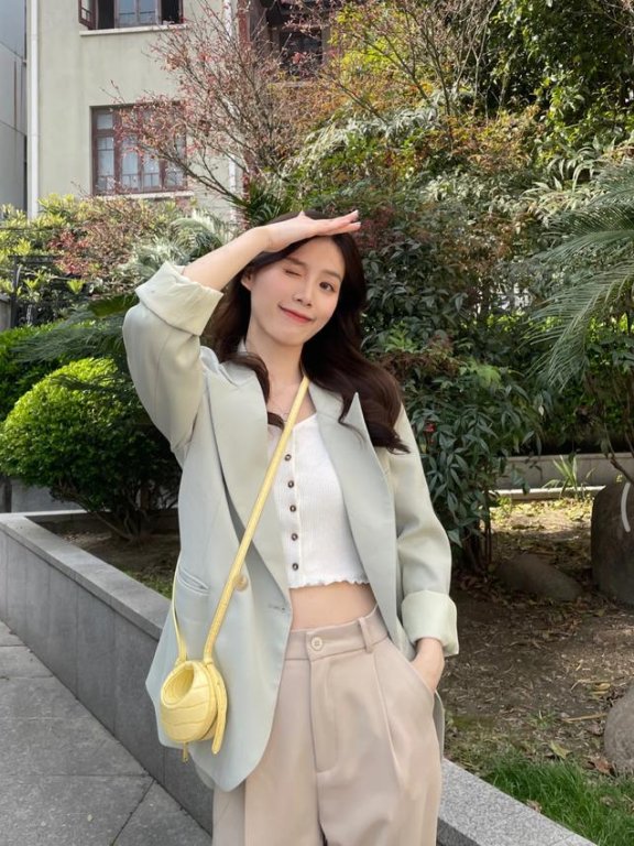 小个子女生穿不出美感?学会上短下长让你穿衣更显高