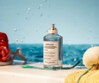 漫步海滩感受夏天的味道:用这4款海洋调香水洒上蓝色气息
