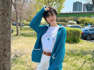 刚剪时被说不适合短发，之后宋智孝的生活照越看越好看