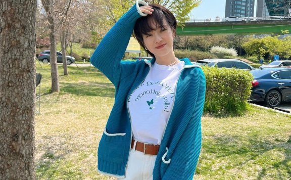 刚剪时被说不适合短发,之后宋智孝的生活照越看越好看