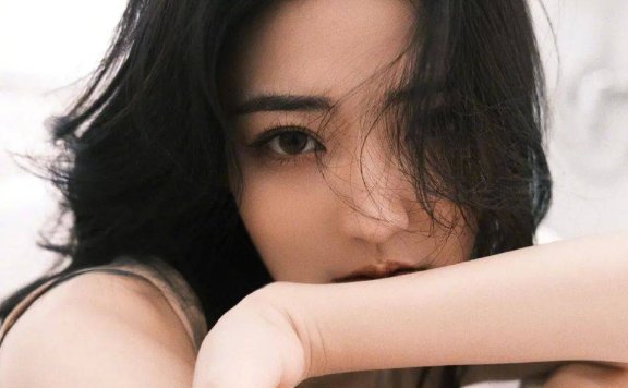 女星徐璐晒浴缸照又纯又欲!乌黑长卷发成熟妩媚