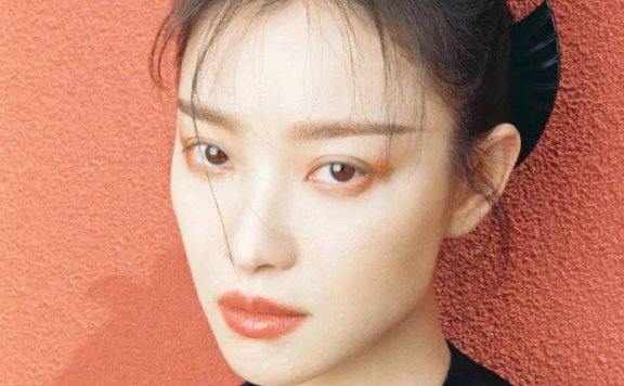 倪妮古典运动写真大秀大长腿!魔鬼身材性感冷艳