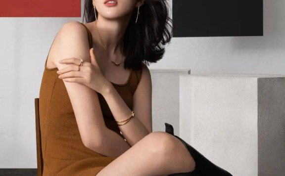 童瑶黑白色彩超靓美图!飒爽干练女人味十足