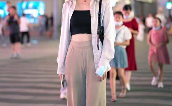 还是杭州美女街拍接地气,普通的基础款穿出了高级气质