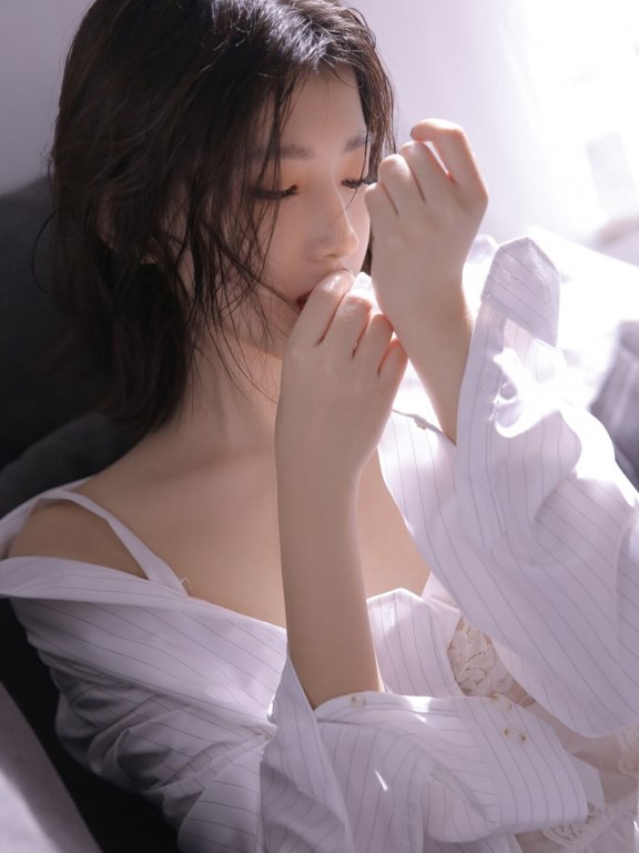 纯欲风小姐姐红唇雪肤明眸皓齿精致漂亮图片