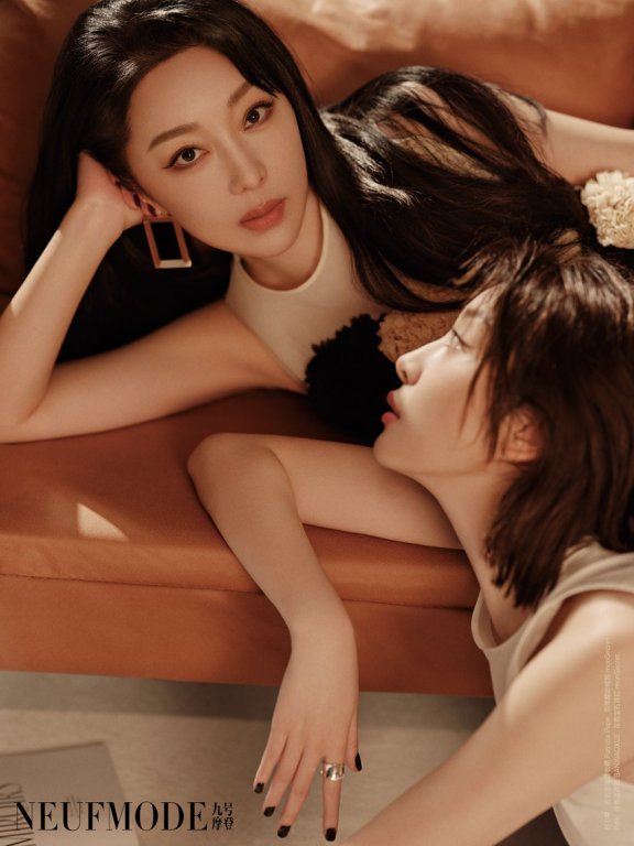 赵小棠与妈妈首次合体拍摄封面完美演绎优雅与高级
