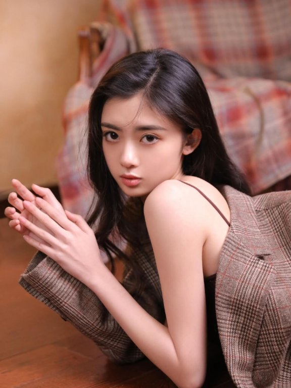 半熟少女吊带连体衣性感大长腿私房写真