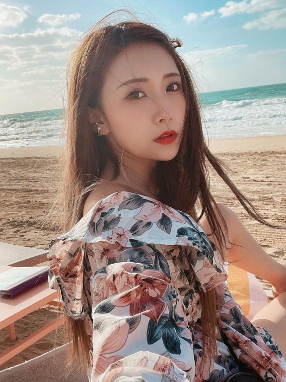 性感荷官陪您HGIH翻天!日本网红美女宇惠明璃奈