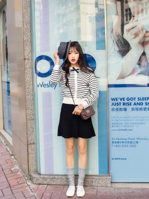 红唇美女嫩模超短裙大长腿时尚靓丽图片