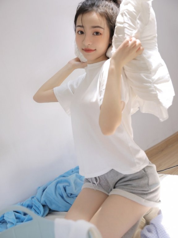 阳光下的丸子头美少女清新甜美私房写真