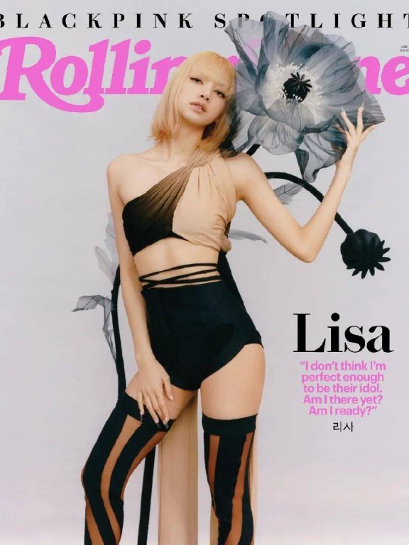 Lisa穿背心大秀小蛮腰!烈焰红唇火辣异常