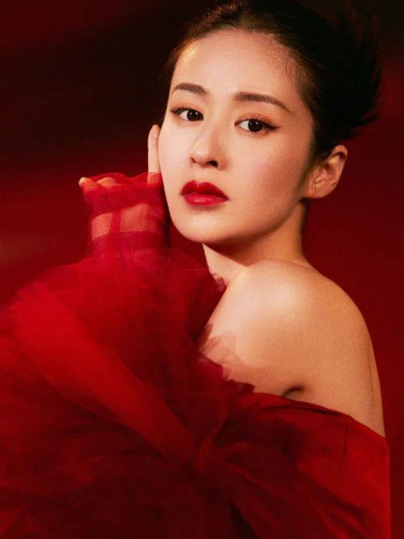 颖儿一袭抹胸红色长裙超美艳!冰肌玉骨太性感火辣