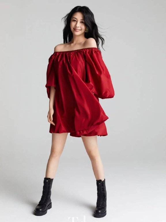 邱淑贞女儿沈月红衣写真!肤白貌美大长腿太性感火辣